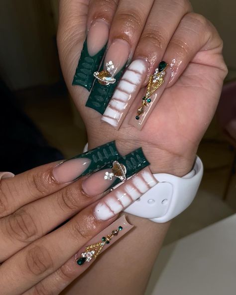 Medium Length Emerald Green Nails, Acyrilics Nails Green, Green Xxl Nails, Quince Nails Green And Silver, Green Acrylic Nails Black Women, Long Almond Nails Green, Extra Long Green Acrylic Nails, Pine Green Nails Acrylic, Dark Green Nails Designs Square