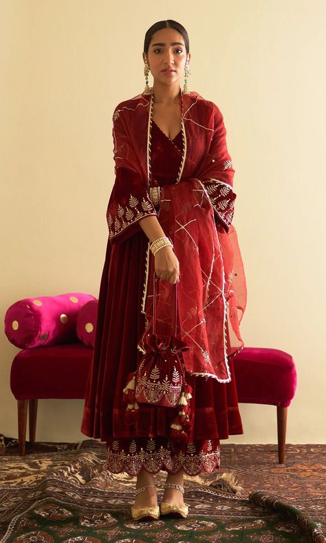 Velvet Pakistani Dress, Angrakha Anarkali, Indian Dresses Anarkali, Velvet Dresses Outfit, Sleeveless Kurta, Sharara Designs, Trendy Outfits Indian, Wedding Dress Outfit