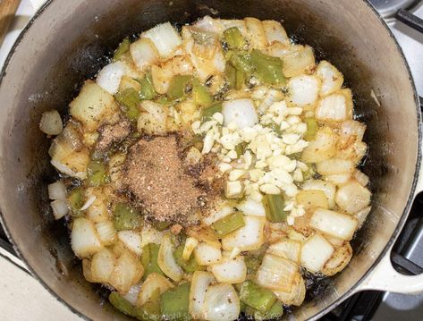 This is serious Cajun food! Inexpensive ingredients and simple processes. Potatoes and smoked sausage smothered in a rich stock with the Trinity and traditional South Louisiana seasonings. This is a great side dish but also makes a wonderful Main Dish when served over rice. Not many ingredients and simple to make, this can be on your table in about an hour! Smothered Potatoes And Sausage, Potatoes And Smoked Sausage, Creole Dishes, Smothered Potatoes, Potatoes And Sausage, Best Chicken Casserole, Types Of Potatoes, Cajun Dishes, Cajun Food