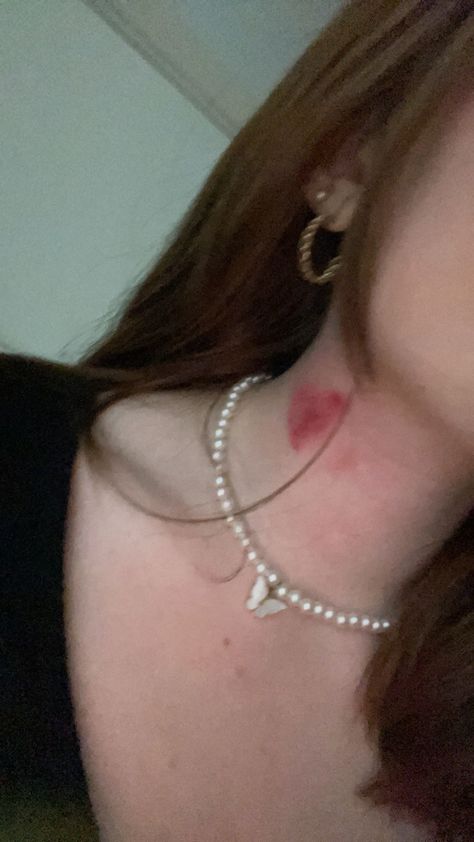 Hickys Neck Girl, Aesthetic Hickey Heart, How To Make A Hickey With Makeup, Aesthetic Pictures Hickey, Neck Of Hickeys, Heart Of Hickies, Hickys Neck Aesthetic, Hickey Chest, Boyfriend Neck Hickey