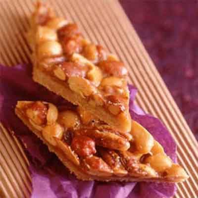 Nut bars with a great butter crust and a topping of butterscotch chips and mixed nuts make a delicious, chewy bar. Salted Nut Bars, Peanut Bars, Butterscotch Bars, Streusel Bars, Homemade Candy Bars, Bar Desserts, Salted Peanuts, Nut Bars, Salted Nuts