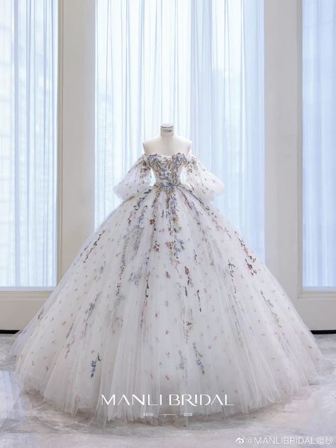 Ball Gown Aesthetic, Fairytale Gown, Fairy Tale Wedding Dress, Music On Spotify, Gowns Dresses Elegant, Cute Wedding Dress, Princess Ball Gowns, Dream Wedding Ideas Dresses, Fantasy Gowns