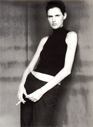 Stella Tennant, Gender Fluid Fashion, Studio Photography Poses, Paolo Roversi, Beauty Shots, Fashion Painting, Vogue Italia, Fashion Photoshoot, The Minimalist