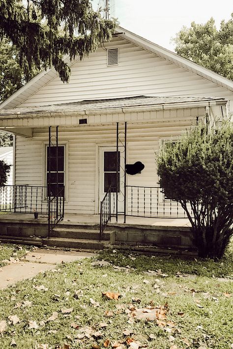 Porch Column Makeover, Column Makeover, Porch Renovation, Front Porch Landscape, Front Porch Remodel, Concrete Front Porch, Farmers Porch, Modern Front Porches, Front Porch Addition