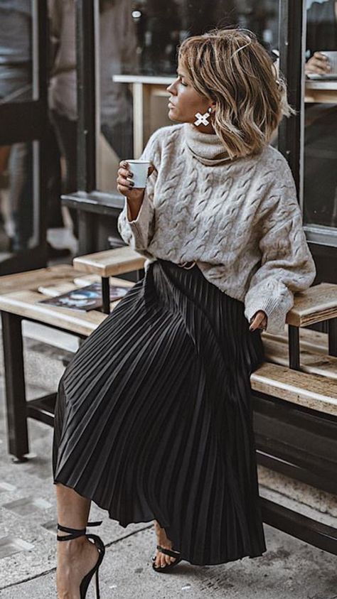 White Sweater Outfit, Rok Outfit, Skirt Diy, Winter Skirt Outfit, Pullover Outfit, Casual Styles, Mode Casual, Looks Street Style, Ținută Casual