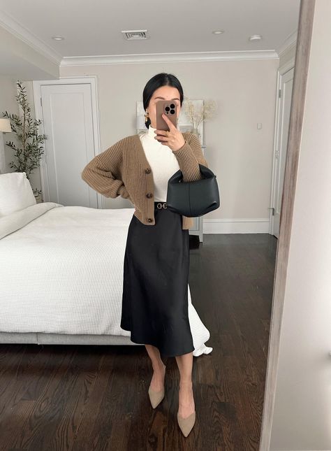 Black Silk Skirt Outfit, Petite Work Outfits, Office Skirt Outfit, Silk Skirt Outfit, Business Casual Skirt, Black Silk Skirt, Black Skirt Outfits, Work Outfit Ideas, Look Office