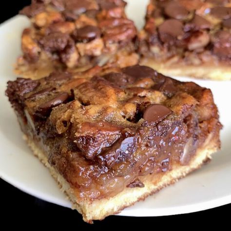 Keto Pecan Pie Bars - BakeToBeFit Keto Pecan Pie Bars, Low Carb Pecan Pie, Pecan Pie Bar, Healthy Holiday Desserts, Pecan Pie Bars Recipe, Keto Pecan Pie, Pie Bar Recipes, Pecan Pie Bars, 100 Gift