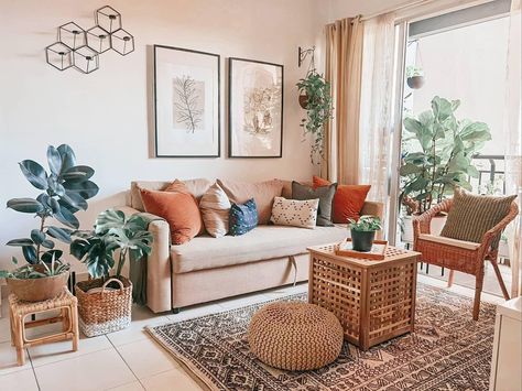 We don't know about you, but @zecozeyhomey is giving us major living space snuggly vibes with warm poppy tones and of course, our #FRIHETEN sofa nestled right in the heart of her home. All that's missing is a hot cup of cocoa ☕ Ahhh. Beige Couch Boho Living Room, Living Room Beige Couch Decorating Ideas, Light Flooring Living Room Decor, Boho Sofa Ideas, Boho Sofa Bed, Beige Couch Colorful Living Room, Ikea Friheten Sofa Living Rooms, Friheten Sofa Living Rooms, Ikea Boho Living Room