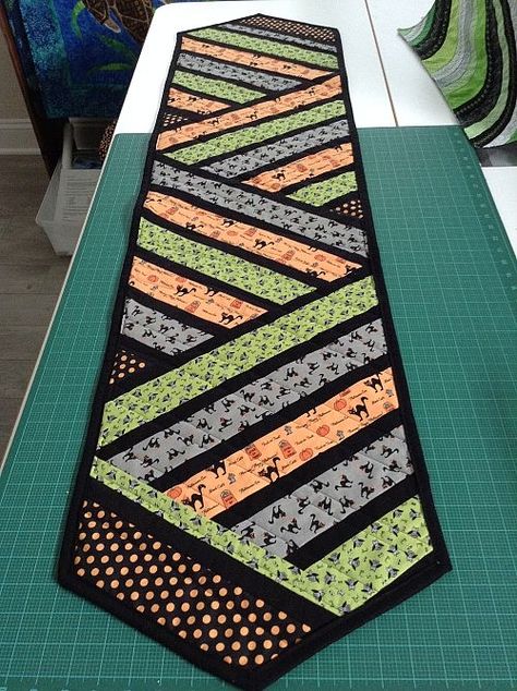 Jelly Roll Table Runner, Quilt Placemats, Greased Lightning, Braid Quilt, Table Runner Tutorial, Table Topper Patterns, Patchwork Table Runner, Halloween Table Runners, Kitchen Textiles