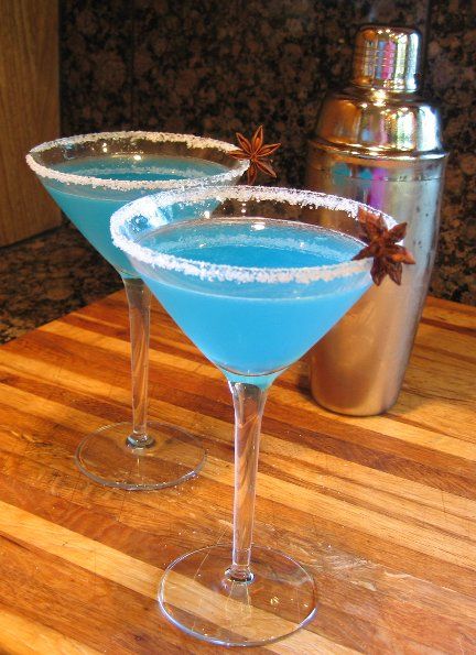 Blue Margarita Recipe...Pretty! Blue Beverages, Blue Margarita Recipe, Fancy Recipes, Cocktail Margarita, Blue Margarita, Blue Drink, Mums Birthday, Fruit Recipe, Fresh Fruit Recipes