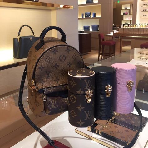 Zapatillas Louis Vuitton, Louis Vuttion, Sac Louis Vuitton, Monogram Backpack, Louis Vuitton Backpack, Best Handbags, Luxury Purses, Hermes Handbags, Gucci Handbags