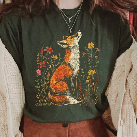 Wildflower Fox Shirt, Cottagecore Shirt, Forestcore T-Shirt, Whimsical Shirt, Vintage Aesthetic. 📣 INFORMATION * All shirts are UNISEX * 100% Airlume combed and ringspun cotton (fiber content may vary for different colors) * Wash and dry normally (on cool for best results) 👕 SIZING * For an oversized fit, select two or three sizes up from your normal size * Model is wearing size L * Sizing runs true to size * Most women find their typical size works best, since they are meant to fit a touch lo Forestcore Outfit, Envy Clothing, Fox Shirt, Cottagecore Shirt, Really Cute Outfits, Vintage Aesthetic, Outfits Aesthetic, Boho Outfits, Aesthetic Clothes