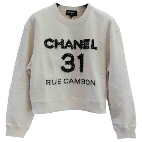 Chanel Knitwear, Chanel Sweatshirt, 31 Rue Cambon, Chanel Outfit, Mode Zara, Chanel Brand, Fur Clothing, Casual Day Dresses, Sweatshirt Outfit