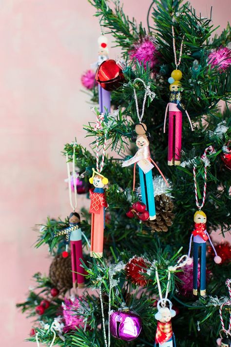 Pinterest Diy Kids Christmas Ornaments, Diy Ornament Ideas, Christmas Ornaments Diy Kids, Clothespin People, Diy Ornament, Kids Christmas Ornaments, Traditional Christmas Decorations, Clothespin Dolls, Ornament Ideas