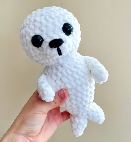 Beginner Crochet Stuffed Animals Free Patterns, White Crochet Stuffed Animals, Mini Hippo Crochet Pattern Free, No See Amigurumi Patterns, Baby Seal Crochet Pattern, Amigurumi Seal Free Pattern, Free Crochet Plushie Patterns For Beginners, White Crochet Amigurumi, Seal Crochet Pattern Free