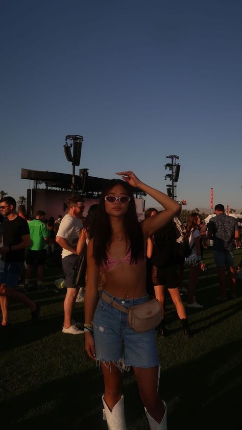 Food Fair Outfit, Split Milk Festival Outfits, Spilt Milk Festival Outfit 2023, Rave Day Outfit, Rocking The Daisies Festival Outfits, Simple Coachella Outfit Casual, Wonderfruit Festival Outfit, Indie Festival Outfit Summer, Jorts Festival Outfit