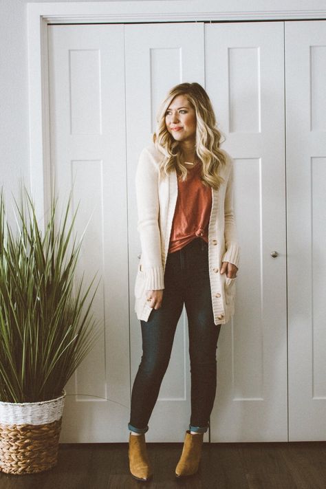 How to Wear Ankle Boots with Jeans — Adrianna Bohrer Cream Cardigan Outfit, Cardigan Outfit Spring, Jeans Boots Outfit, Sweater Cardigan Outfit, Ankle Boots With Jeans, Tee Shirt Outfit, How To Wear Ankle Boots, Boots Outfit Ankle, Booties Outfit