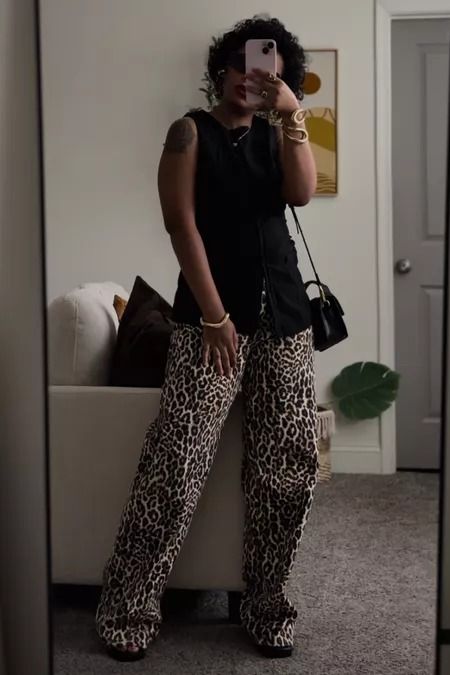 @1tamararich on LTK Harem Pants Outfit, Corporate Girly, Capri Pants Outfits, Lounge Outfit, Pants Outfits, Fall Fits, Spring Looks, Beauty Sets, Pants Outfit