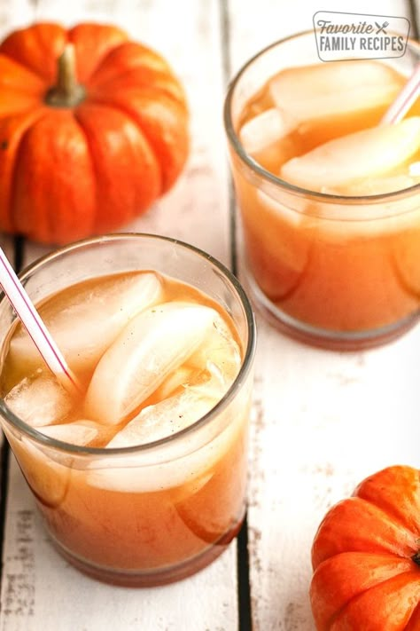 Fall Drink Nonalcoholic, Pumpkin Drinks Nonalcoholic, Fall Drink Ideas Non Alcoholic, Halloween Drink Recipes Nonalcoholic, Fun Fall Drinks Nonalcoholic, Autumn Drinks Nonalcoholic, Fall Beverages Nonalcoholic, Fall Juice Recipes, Harry Potter Drinks Nonalcoholic