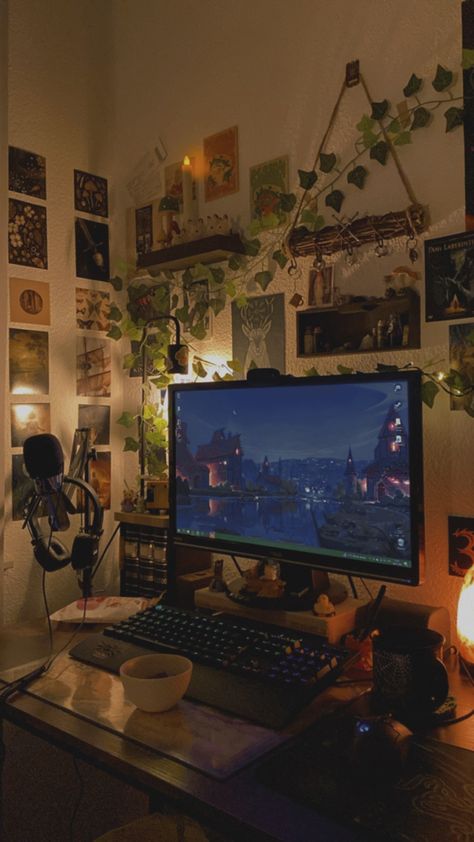 Goblincore Home Office, Desktop Decoration Ideas, Adventure Core Aesthetic Room, Cottagecore Aesthetic Office, Goblincore Gaming Setup, Grunge Pc Setup, Crowcore Bedroom, Cottage Core Gaming Setup, Cottagecore Gamer Room