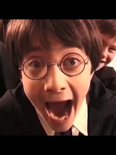 Daniel Radcliffe Funny, Harry Potter Funny Pictures, Young Harry Potter, Daniel Radcliffe Harry Potter, Draco Malfoy Aesthetic, Yer A Wizard Harry, Harry Potter Images, Harry James, Harry James Potter