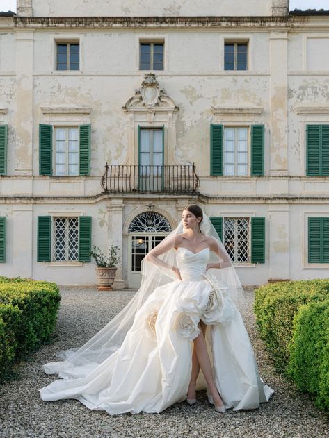 Monique Lhuillier Bridal Concept Shoot, Bridal Lookbook, Monique Lhuillier Bridal, Wedding Couture, Contemporary Bridal, Gala Fashion, Dress Code Wedding, Spring 2025, Bridal Portrait