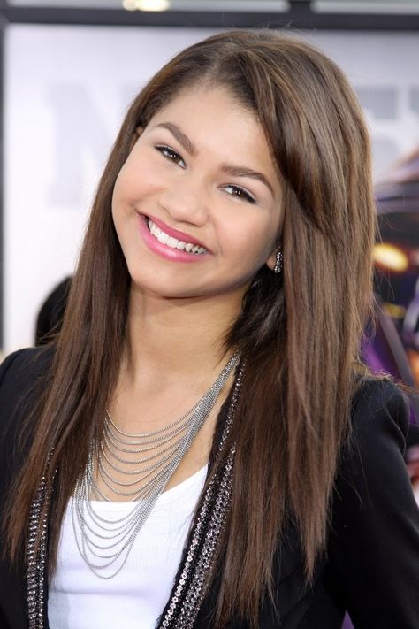 Zendaya Coleman from Disney channel playing Rocky Blue on Shake It Up Pics Of Zendaya, Rocky Blue, Playing Basketball, Zendaya Coleman, Shake It, A Celebrity, Hot Pics, Fun Time, Famous People