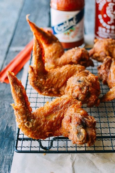 Chinese Fried Chicken Wings, Chinese Fried Chicken, Chinese Chicken Wings, Deep Fried Chicken Wings, Chicken Wing Recipes Fried, Cooking Chicken Wings, Resepi Ayam, Chinese Takeout, Fried Chicken Wings