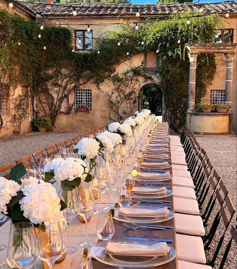 Wedding Table Styling, Family Style Weddings, Tuscany Wedding Venue, Italian Wedding Venues, Destination Wedding Italy, Tuscan Countryside, Amalfi Coast Wedding, Tuscan Wedding, Dream Wedding Venues