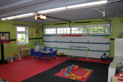 Kids Garage, Amazing Playroom, Opening A Daycare, Garage Playroom, Easy Garage Storage, Home Daycare Ideas, Daycare Classroom, Garage Game Rooms, Indoor Playroom