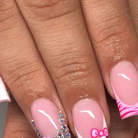 @nailzbyelsa on Instagram: "Hello kitty 🩷🎀🌸 • • • • • • #nails #nailsnailsnails #nailsofinstagram #nailsoftheday #gelnails #acrylicnails #nailart #naildesign #naildesigns #nailartist #nailinspiration #nailinspo #nailideas #hellokittynails #kawaiinails #pinknails #shortnails #blingnails #y2knails #lanailtech" Birthday Nails Hello Kitty, Hello Kitty Short Nails, Short Hello Kitty Nails, Pink Nails Design, Barbie Nail, Nail Short, Kitty Nails, La Nails, Hello Kitty Nails