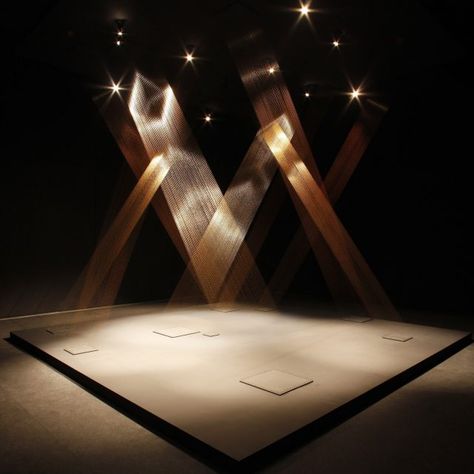 Lygia Pape: Magnetized Space - Serpentine Galleries Venice Art, Light Art Installation, Sculpture Installation, Light Installation, Stage Design, Gold Threads, Land Art, Exhibition Design, Light Art