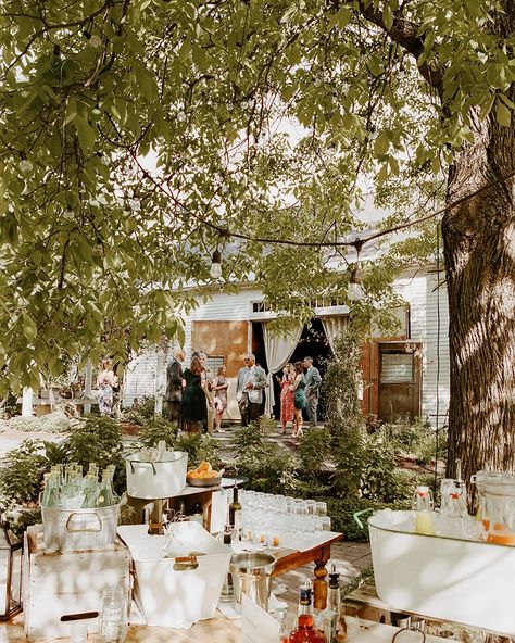 I’ll take a cocktail hour under a shady tree any day 🌳🥂🍇 Venue: @theherblyceum Photographer: @kellystevens.photo Florals: @afterallfloral New England Wedding Planner | New England Weddings | Full Service Planner New England Spring Wedding, England Countryside Wedding, Classic New England Wedding, England Party, New England Garden, England Countryside, Shady Tree, New England Wedding, Countryside Wedding