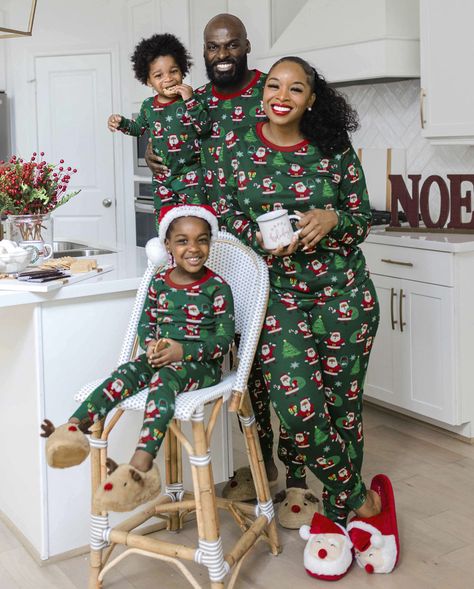 Family Matching Pjs, Morning Family, Santa Pajamas, Christmas Pjs Family, Christmas Pajamas Kids, Matching Family Christmas Pajamas, Christmas Pajama Set, Black Santa, Christmas Family Photos