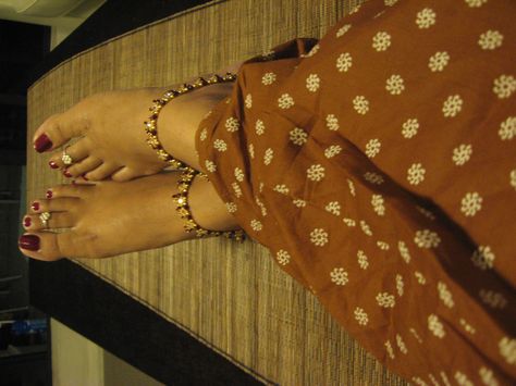 Dressy feet: Traditional Indian accessories - toe rings and anklets. Indian Accessories, Traditional Indian, Toe Rings, Anklets, Desi, India, My Style, Fabric, Quick Saves