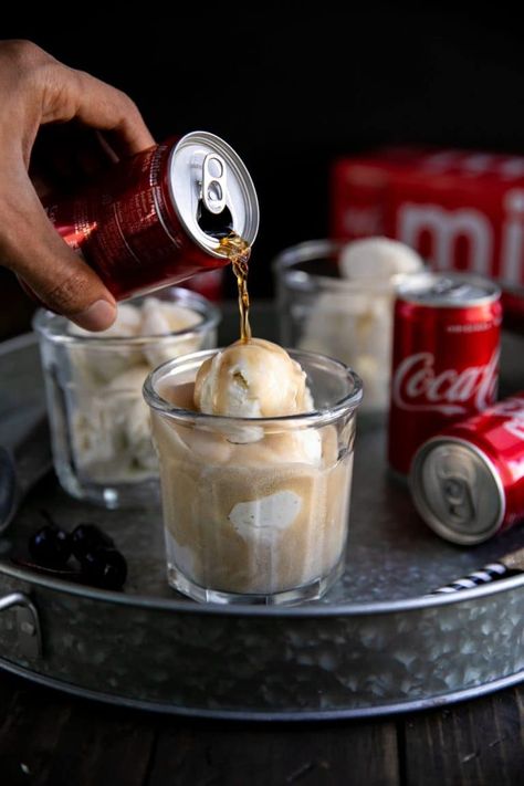 Floats Ice Cream, Ice Cream Float Recipes, Coca Cola Recipes, Soda Float, Creamy Vanilla Ice Cream, Cola Recipe, Backyard Campout, Ice Cream Soda, Soda Floats