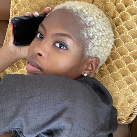 Short Bleach Blonde Hair Black Women, Girl Buzzcut Black Hair, Dyed Haircut Black Women, 4c Hair Buzzcut, Short 4c Blonde Hair, Buzzcut Dyed Hair Black Women, Low Blonde Haircut Black Women, Blond Twa On Black Women, Blonde 4c Natural Hair Short