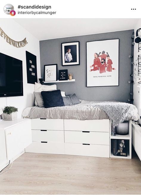 Small Bedroom Inspiration, Diy Bathroom Furniture, Diy Furniture For Small Spaces, Pallet Furniture Living Room, Diy Apartment Furniture, Pallet Furniture Bedroom, Dekorasi Kamar Tidur, Small Room Design, Redecorate Bedroom