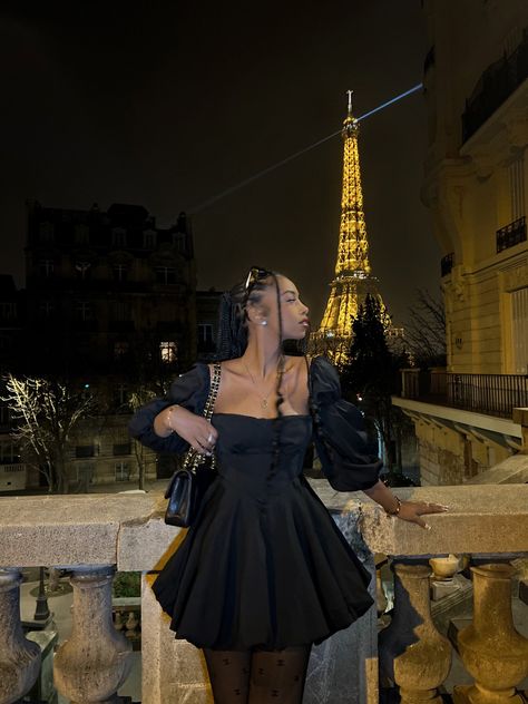 Samira Ahmed, Black Femininity Aesthetic, Lady Of Leisure, Femininity Aesthetic, France Outfits, Parisian Lifestyle, Board Inspiration, Paris Aesthetic, Black Femininity