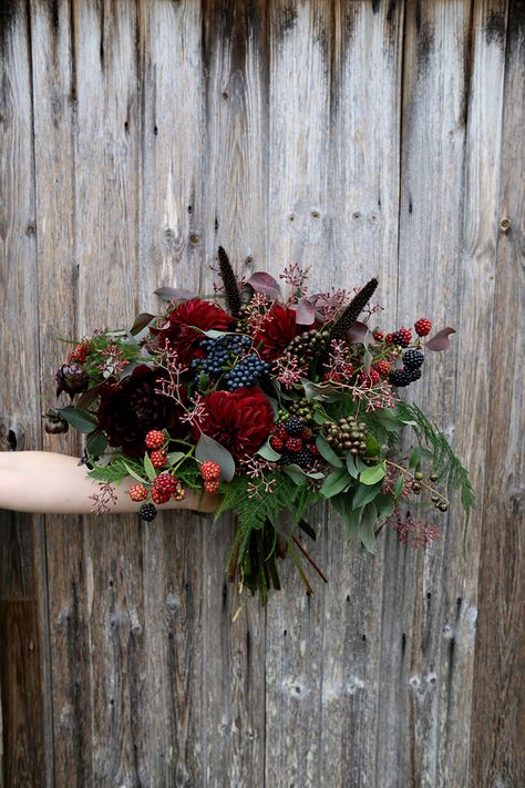 Autumn Flowers by Vervain Berry Wedding Bouquet, Berry Bouquet, Bouquet Champetre, Burgundy Bouquet, Bouquet Bridesmaid, Winter Wedding Bouquet, Red Bouquet, Rustic Wedding Bouquet, Decorations Wedding