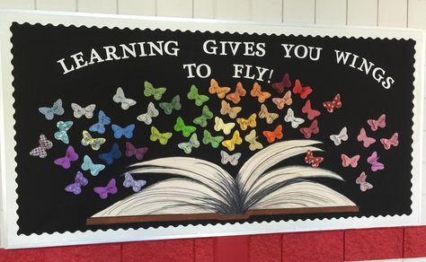 School Ground Decoration Ideas, Learning Gives You Wings To Fly Bulletin Board, Classroom Notice Board Ideas, Craft Ideas For School, School Library Book Displays, Elementary School Bulletin Boards, School Wall Art Ideas, School Library Decor, Bulletin Board Design