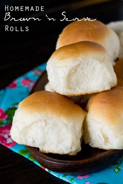 Homemade Brown 'n Serve Rolls on MyRecipeMagic.com. Serve freshly baked rolls at short notice with these Homemade Brown ‘n Serve Rolls. They’re soft and fluffy with a golden brown top. Read more at http://myrecipemagic.com/recipe/recipedetail/homemade-brown-n-serve-rolls#vuPoApPVQbzKmeMT.99 Brown And Serve Rolls, Best Homemade Bread Recipe, Homemade Rolls, Biscuit Rolls, Baked Rolls, Homemade Dinner Rolls, Dinner Rolls Recipe, Bread Bun, Homemade Dinner