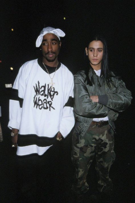 Walker Wear brand sued Off-White™ for plagiarism Tupac Shakur Outfits, 2pac Smile, 2pac Style, Tupac Fashion, Tupac Outfits, Jaye Davidson, Thug Angel, Tupac Makaveli, Ropa Hip Hop