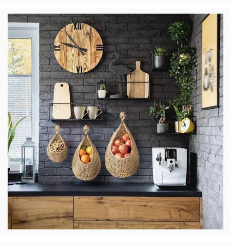 Hanging Garlic Basket, Wall Fruit Basket Ideas, Vermont Kitchen, Jute Hanging Basket, Fresh Produce Storage, Basket On Wall, Garlic Plant, Hanging Baskets Kitchen, Hanging Fruit Basket