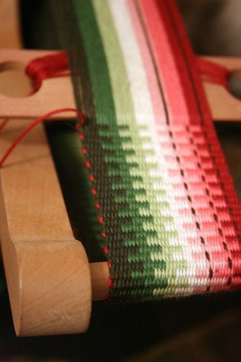 Inklette Loom, Inkle Weaving Patterns, Tablet Weaving Patterns, Band Weaving, Mochila Crochet, Inkle Weaving, Inkle Loom, Rigid Heddle Weaving, Card Weaving