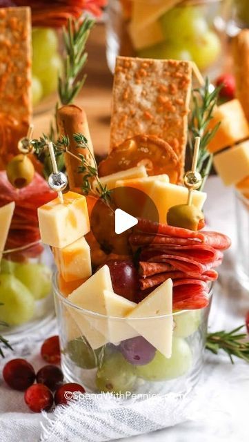 Chaturie Cups, Italian Charcuterie Cups, Party Charcuterie Cups, Charcuterie Cups Ideas, Charcuterie Board Recipes, Charcuterie Cups, Gourmet Appetizers, Appetizers Easy Finger Food, Charcuterie Inspiration