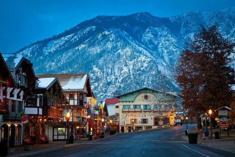 Leavenworth 🏰 Washington. 🏞 #evergreenstate 🌲 #emeraldcity #pnw #tourism #travelleavenworth #leavenworth #chalancounty #pnw  #washingtonstate #Washington  #whattosee #cityofleavenworth #travelleavenworth #octoberfest #skileavenworth #bavarianvillage Washington Winter, Snow Play, Leavenworth Washington, Washington State Travel, San Juan Island, Mormon Temple, Cascade Mountains, Christmas Town, North Cascades