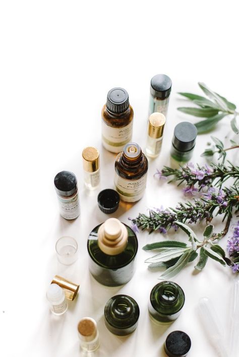 Essential Oils Pictures, Essential Oil Photography Styling, Essential Oil Aesthetic, Essential Oils Aesthetic, Aromatherapy Aesthetic, Natural Nausea Remedies, Essential Oils Uses Chart, Period Pain Relief, Remedies For Nausea