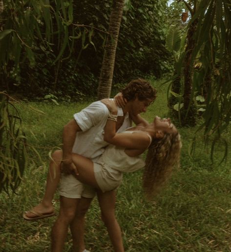 Couple film photoshoot inspo, film vibes, filmy edit, hawaii couple photoshoot, tropical photoshoot, jungle photoshoot Couple Photoshoot Travel, Waterfall Aesthetic Couple, Jungle Vibes Outfit, Hawaii Couple Photos, Filmy Couple Photoshoot, Jungle Couple Photoshoot, Island Couple Aesthetic, Engagement Photos Hawaii, Tropical Engagement Photos