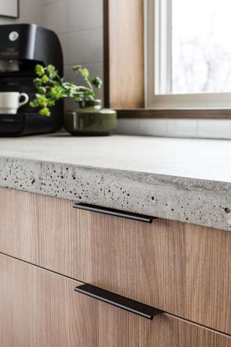 Remodelista Kitchen, Modern Köksdesign, Kabinet Dapur, Interior Vintage, Decor Ikea, Concrete Kitchen, Concrete Countertops, Ikea Kitchen, Wood Kitchen